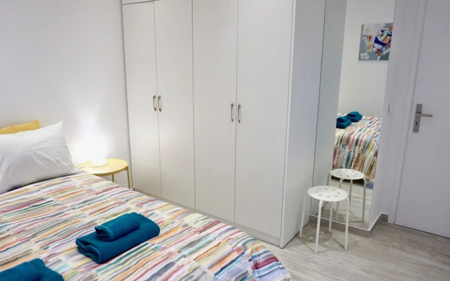 Spacious Modern Apt in Athens near Metro