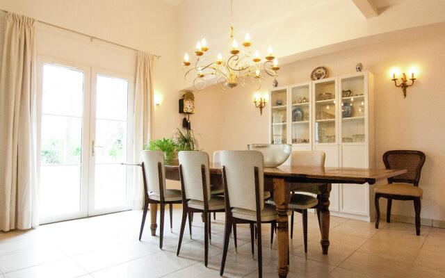 Classy Villa in Ecuras-Rouzède with Private Garden