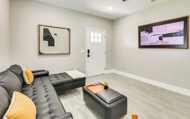 Modern Lakeland Golf Retreat w/ Putting Green