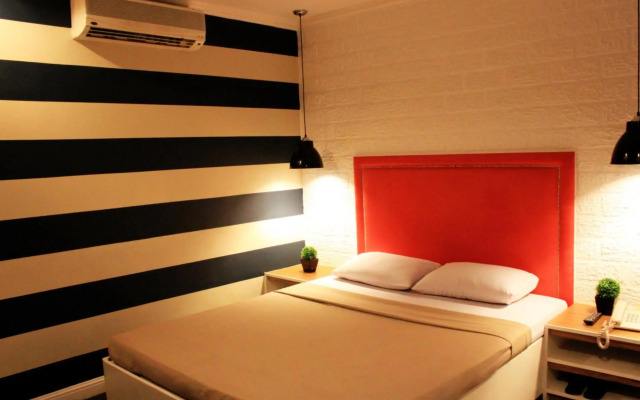 Urban Travellers Hotel