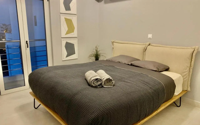 Fab New Flat in Central Athens w/ Acropolis Views