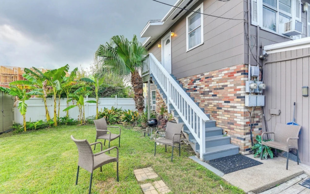 Walk to Beach: Galveston Vacation Rental!