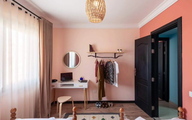 Two Swings & A Pool - 5 min to Airport