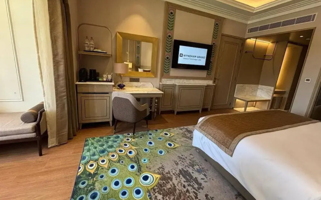 Wyndham Grand Udaipur Fateh Sagar Lake