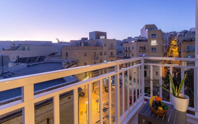 Gzira Central Bright & Modern 2bdr Apt