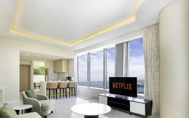 LUX Iconic Views at Palm Tower Suite 2