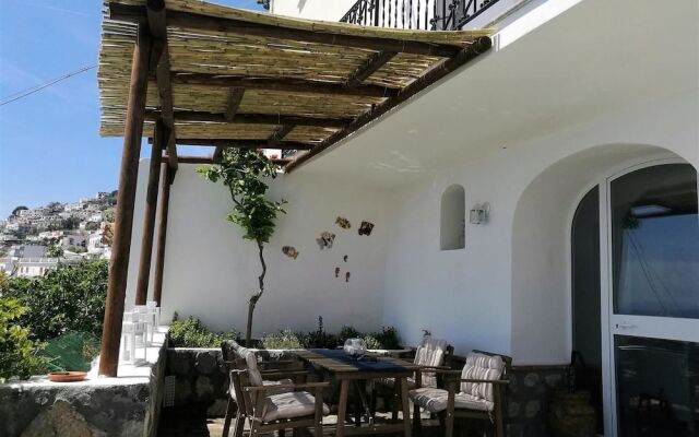 Mareluna Holiday Home