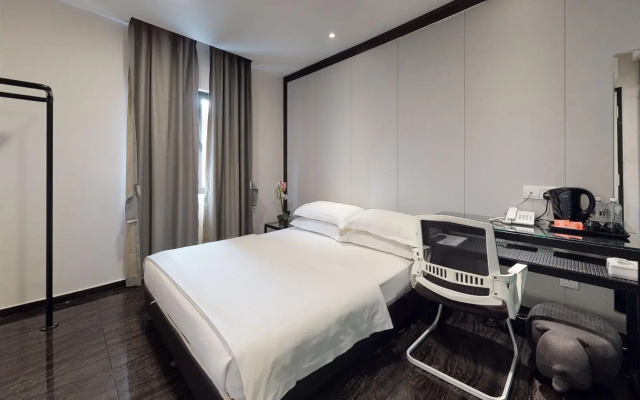 OYO M Design Hotel Taman Pertama