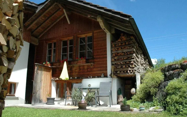 Scenic Holiday Home in Kandergrund With Altels View