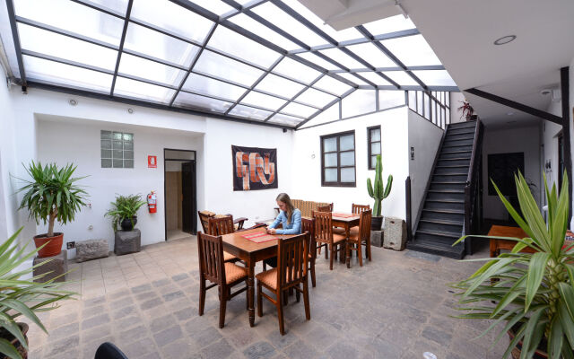 Yabar Hotel Plaza