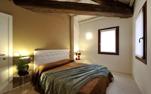 Lovely Canal View Apartment