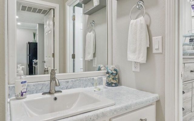 Clubhouse Bungalow - Community Amenities