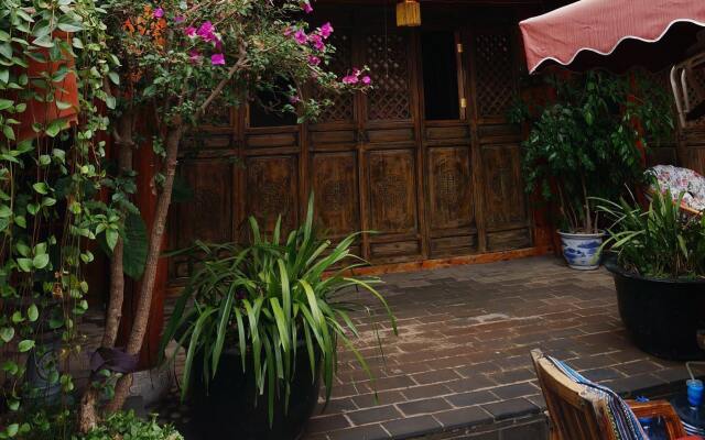 Lijiang Waterfront Inn