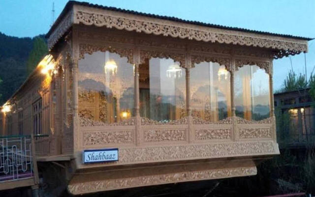 Shahbaaz Group of Houseboats