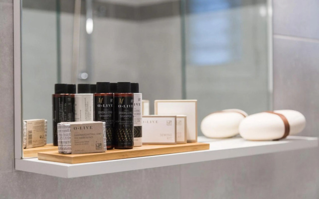 Modern Flat next to the USA Embassy by UPSTREET