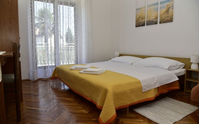 Apartments Maestral