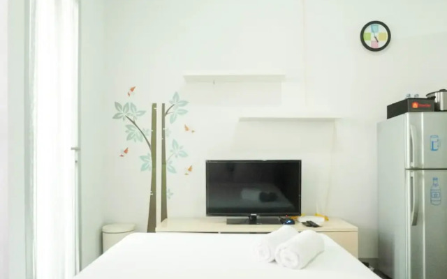 Comfy & Clean Studio Apartment at Puri Mas