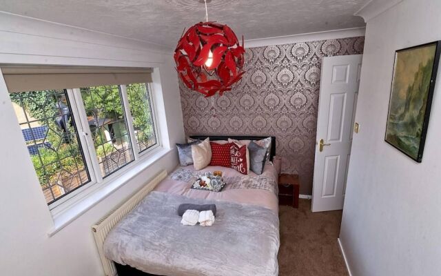 25 Mins to CL! London Amazing 2bedhome Sleeps 1-5