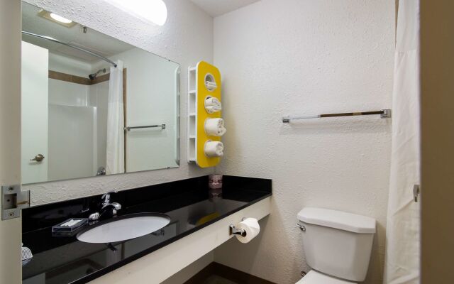 Motel 6 Kerrobert, SK