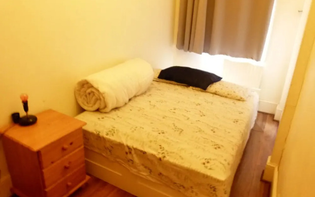 SS Property Hub - Family Apartment Barons Court