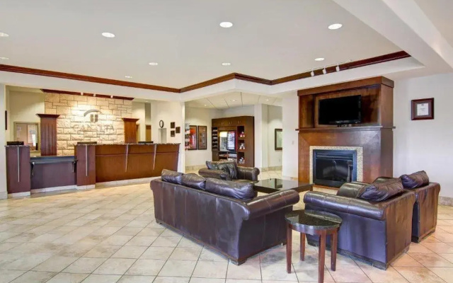 Coast Weyburn Hotel
