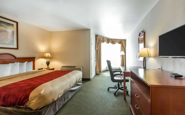 Econo Lodge Inn & Suites Riverside - Corona
