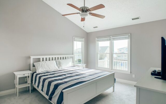 A Beach To Remember 4 Bedroom Home by RedAwning