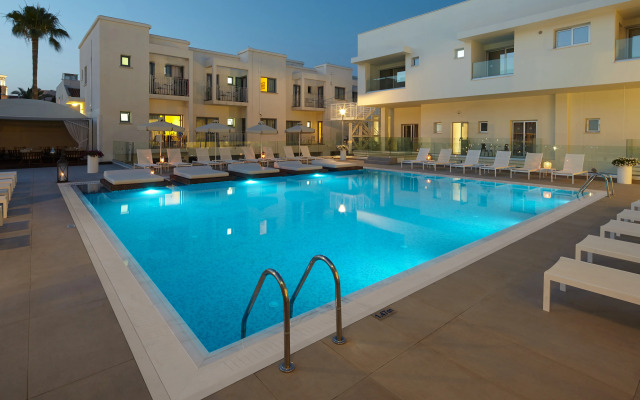 Melpo Antia Hotel & Suites