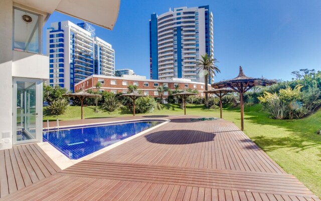 Comodo apartamento c/ piscina interior y exterior