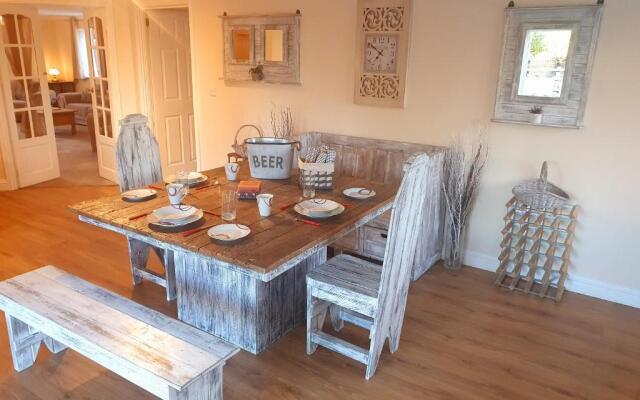 Sherwood Bungalow 3 Bedroom Entire Property