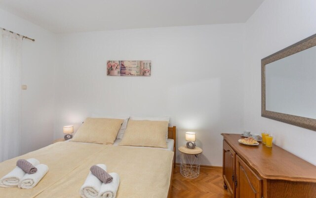 Beautiful Apartment in Malinska With Wifi and 2 Bedrooms