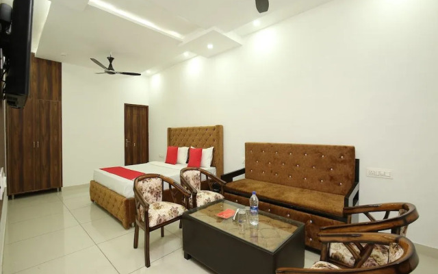 Oyo 35930 Tricity Hotel Premia