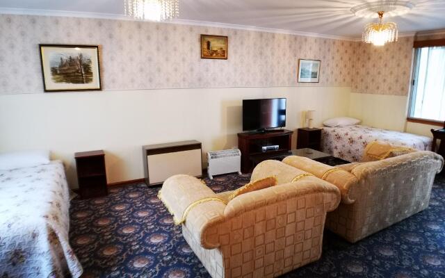 Motel Mayfair on Cavell