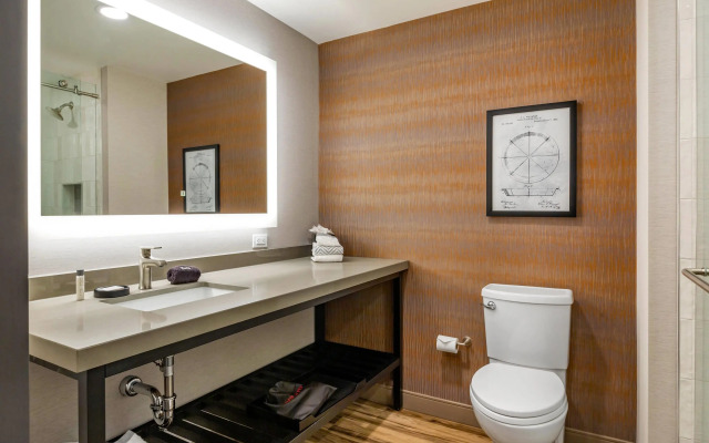 Cambria Hotel New Haven University Area
