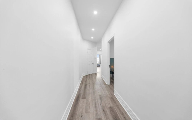 Spacious Renovated Apartment Sleeps 12