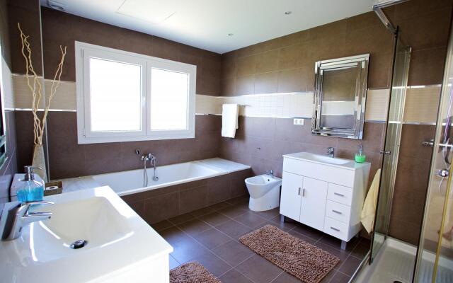 24550-Exquisite Villa Near Beach - Heated Pool