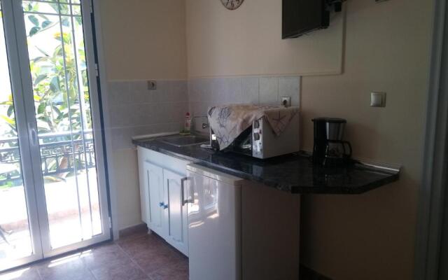 Eftichia Rooms & Studios