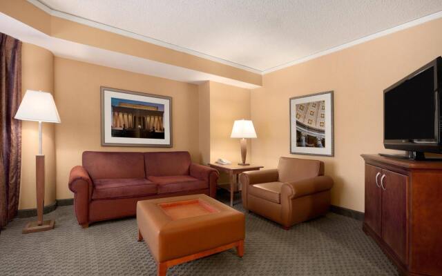 Embassy Suites by Hilton Crystal City National Airport