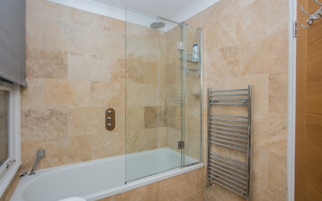 Modern 5 Bedroom House In Battersea