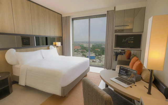 Whiz Luxe Hotel Spazio Surabaya