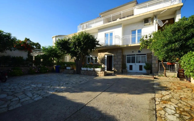 Apartment Škeva