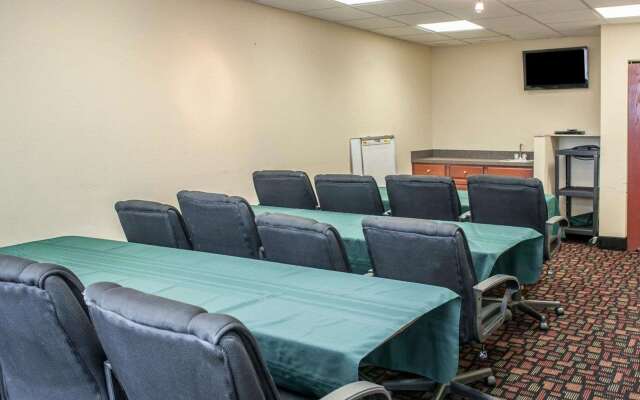 Quality Inn & Suites South Bend Airport