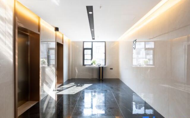 Wuhan Chuhe Hanjie hanxiu theater Atour Hotel