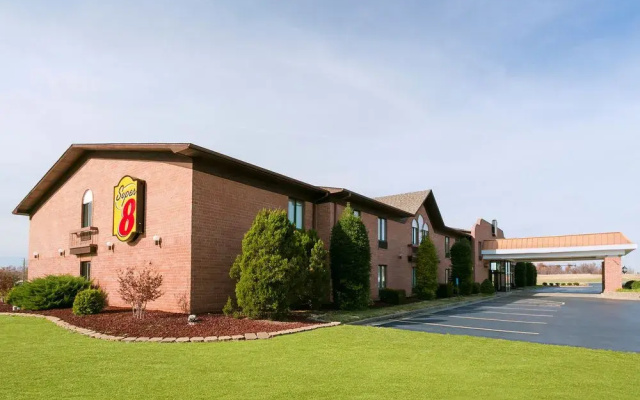 Super 8 Metropolis