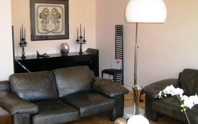 Livia Cannes rue Hoche