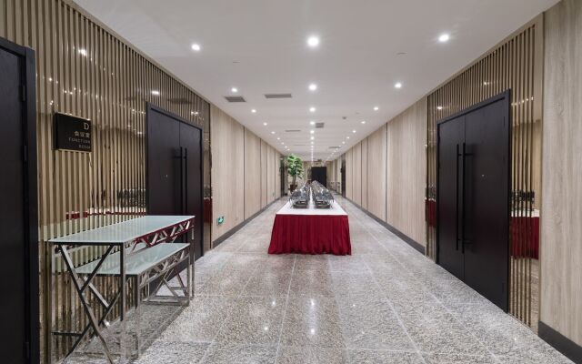 Crowne Plaza Shanghai Jinshan Hotel