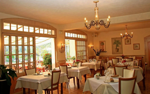 Hôtel le Chêne Vert