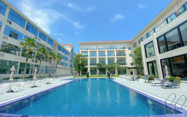 Donghu Resort Hotel