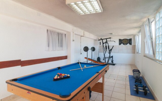 Nice Home in Slatine with Hot Tub, WiFi & 6 Bedrooms