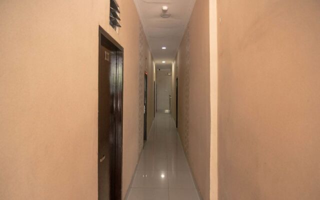 RedDoorz near RS Husada
